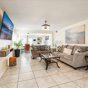 5 Minutes Walk To 4br/2baths , Daytona Beach United States